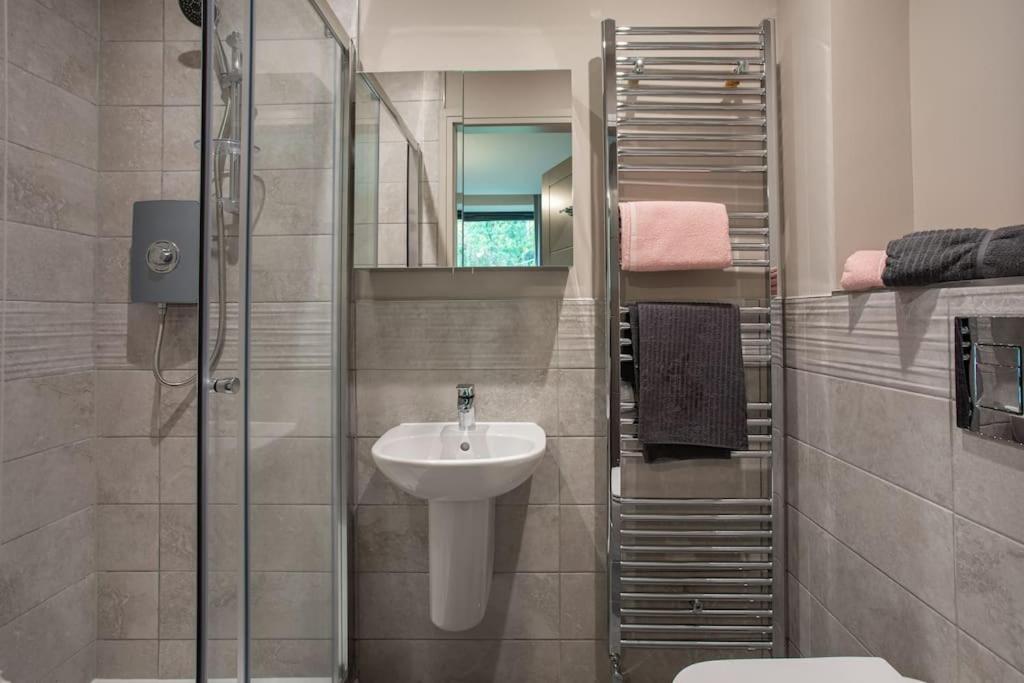 Stunning 2Br Next To The City Airport Bhd - Free Parking Belfast Exterior foto